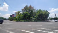 Begini penampakan dari luar kampung yang terjepit deru metropolitan Surabaya.