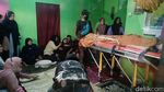 Isak Tangis Sambut Kedatangan Jenazah Nanay Berlyn di Cileunyi