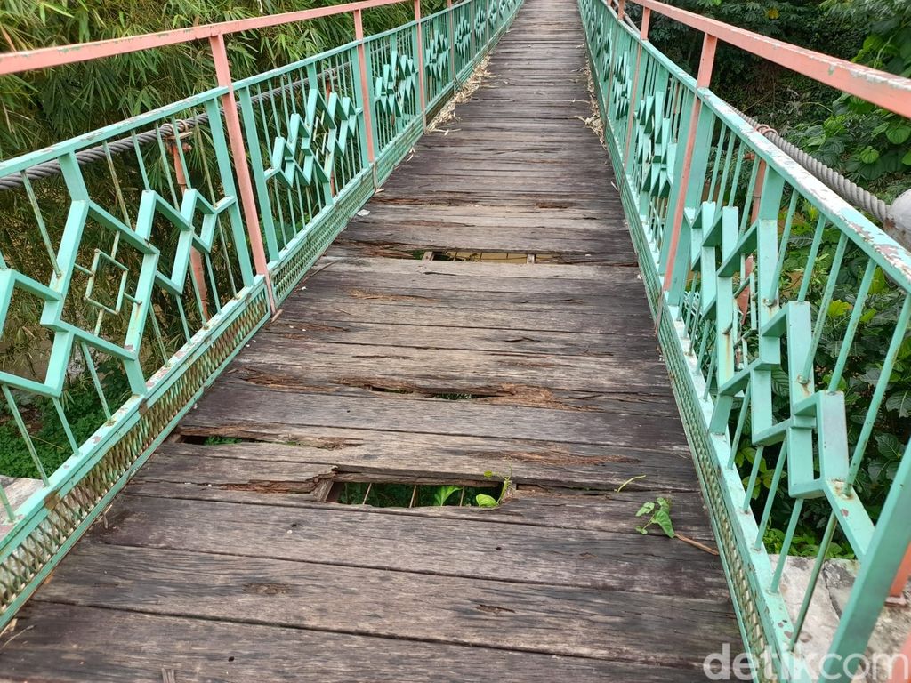 Jembatan Wiratman Karkasa, Srengseng Sawah Jagakarsa Jaksel-Pasir Gunung Cimanggis Depok Jabar, 4 Maret 2022. (Marteen Ronaldo Pakpahan/detikcom)