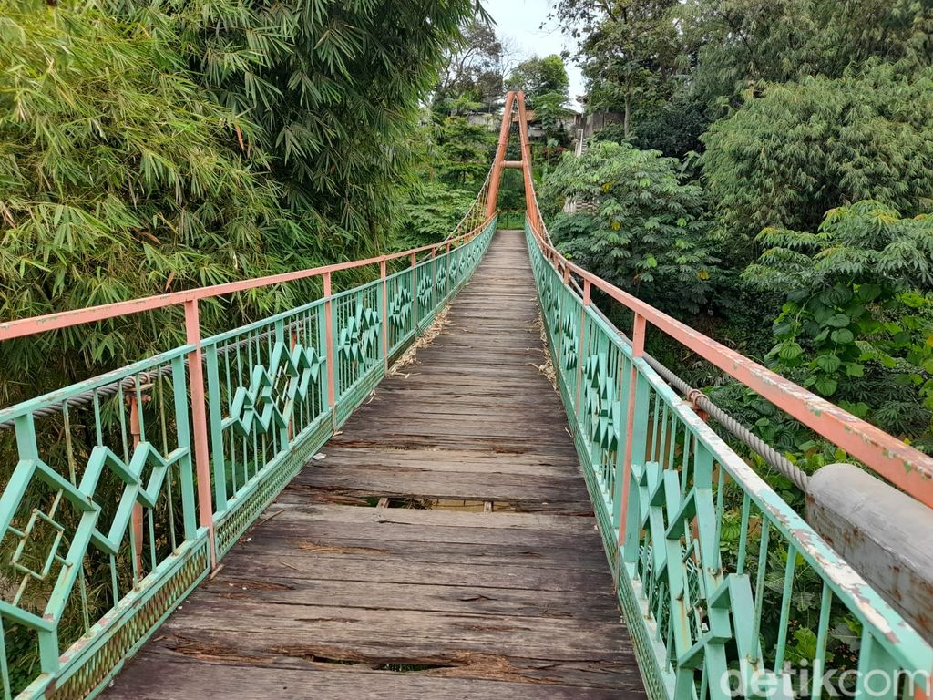 Jembatan Wiratman Karkasa, Srengseng Sawah Jagakarsa Jaksel-Pasir Gunung Cimanggis Depok Jabar, 4 Maret 2022. (Marteen Ronaldo Pakpahan/detikcom)