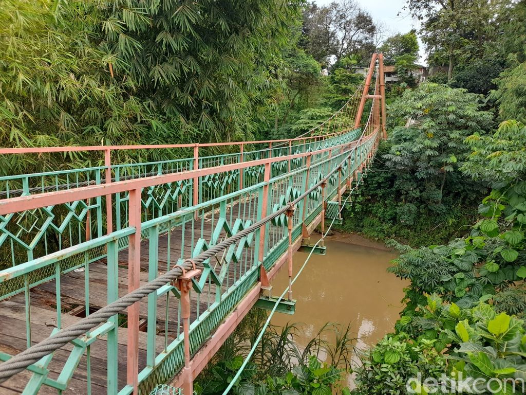 Jembatan Wiratman Karkasa, Srengseng Sawah Jagakarsa Jaksel-Pasir Gunung Cimanggis Depok Jabar, 4 Maret 2022. (Marteen Ronaldo Pakpahan/detikcom)