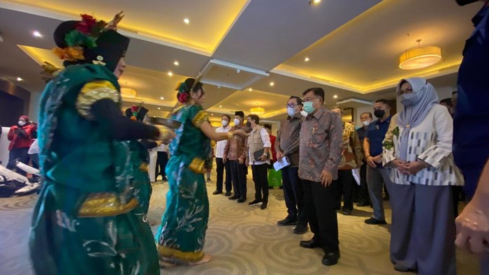 Jusuf Kalla menghadiri Mubes IKA Unhas.