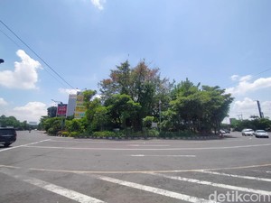 Warga Kampung di Tengah Jalan Surabaya Ingin Punya Lampu Merah Penyeberangan