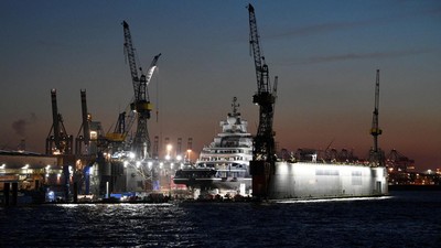 Fix! Kapal Miliarder Rusia yang Disita Jerman Tertahan di Hamburg