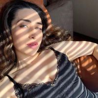 Potret Karisma Kapoor Tahun 1990-an dan 2022, Awet Muda Banget!