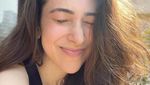 Potret Karisma Kapoor Tahun 1990-an dan 2022, Awet Muda Banget!
