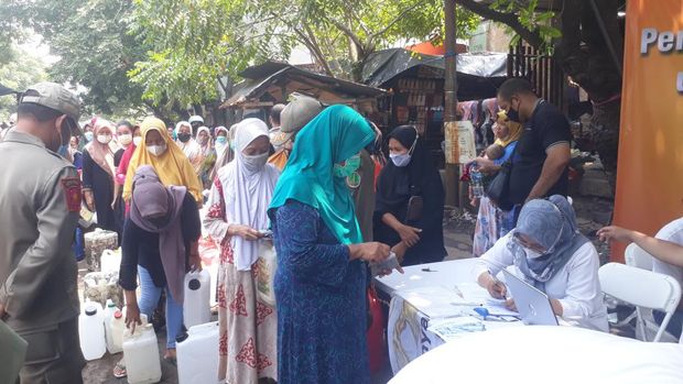 Khofifah pantau operasi minyak goreng