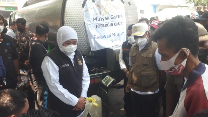 Khofifah pantau operasi minyak goreng