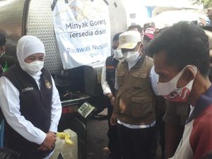 Gelontoran 5.750 Kg Minyak Goreng Murah di Pasuruan Diserbu Warga