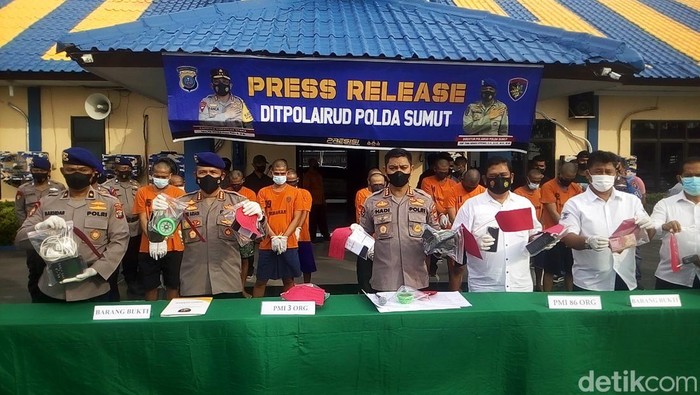Konferensi pers penyelundupan PMI ilegal di Asahan (Datuk Haris Molana/detikcom)