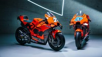 KTM Tech3 juga tetap memakai warna oranye seperti musim lalu. Namun duet rookie Remy Gardner dan Raul Fernandez akan menjalani debut di MotoGP. Foto: Dok. KTM