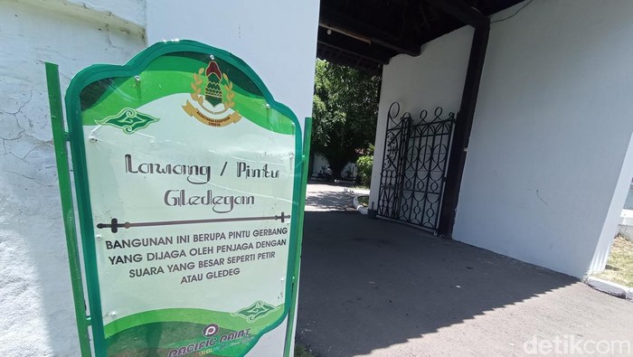 Lawang Gledegan.