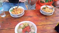 Mie Bakso dan Mie ayam diantara beberapa menu andalan
