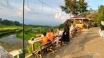 Menikmati Sensasi Semangkuk Mieso di Kaki Gunung Sago
