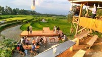 Pondok bakso unik di ketinggian indahnya kaki Gunung Sago