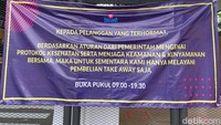 Saat ini Mie Gacoan Depok beroperasi untuk pembelian dibawa pulang (take away) saja. Gerainya beroperasi mulai pukul 09.00 hingga 19.30.