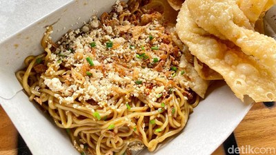 Huahh! Tersengat Pedasnya Mie Setan dan Mie Iblis di Mie Gacoan Depok
