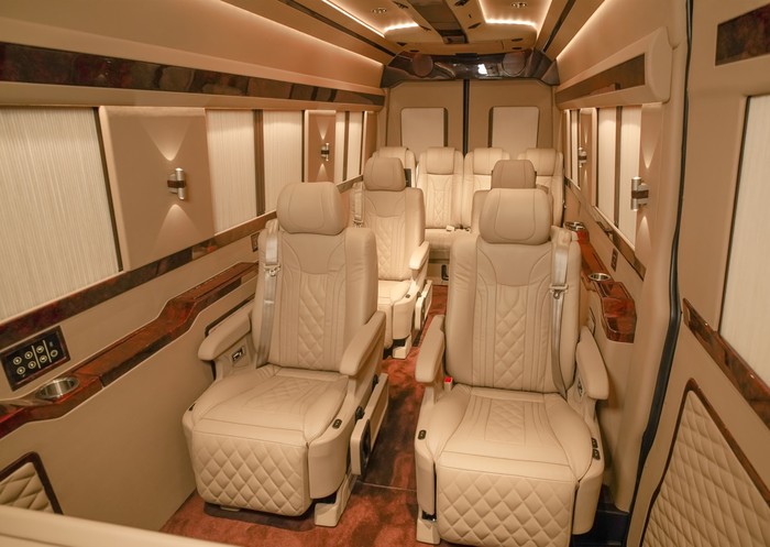 Modifikasi Interior Mercedes-Benz Sprinter ala Jet Pribadi Modifikasi Interior Mercedes-Benz Sprinter ala Jet Pribadi