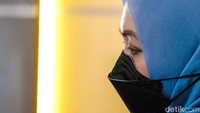 Angelina Sondakh melakukan lapor diri untuk yang pertama kalinya setelah bebas dari penjara 10 tahun. 