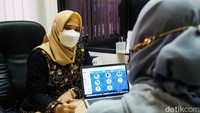 Selama masa wajib lapor, Angelina Sondakh dilarang bepergian ke luar kota maupun luar negeri. Bapas siap mengawasi Angie sampai bebas murni.