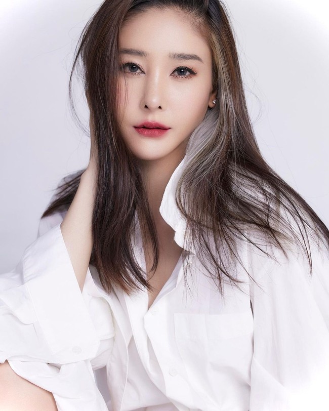 Ibu Tangmo mengatakan manajer sekaligus sahabat anaknya tidak bisa dihubungi pada hari Jumat. Manajer beralasan bahwa ibu Tangmo bukan penyelam karena itu ia tidak menghubunginya. Foto: Instagram @melonp.official