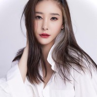 Ibu Tangmo mengatakan manajer sekaligus sahabat anaknya tidak bisa dihubungi pada hari Jumat. Manajer beralasan bahwa ibu Tangmo bukan penyelam karena itu ia tidak menghubunginya. Foto: Instagram @melonp.official