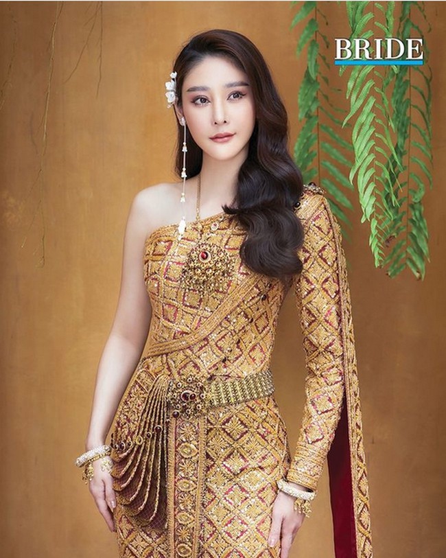 Nida Patcharaveerapong atau Tangmo bersama lima orang lain, termasuk manager bernama Gatick, pemilik kapal, dan tiga orang lain menumpangi sebuah speedboat pada Kamis, (24/2/2022) lalu. Setelah menghilang dan dilakukan 38 jam pencarian akhirnya ia ditemukan tidak bernyawa di Sungai Chao Praya pada Sabtu, (26/2/2022). Foto: Instagram @melonp.official