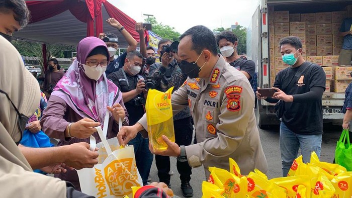Operasi Pasar Minyak Goreng Murah di Polres Jaksel