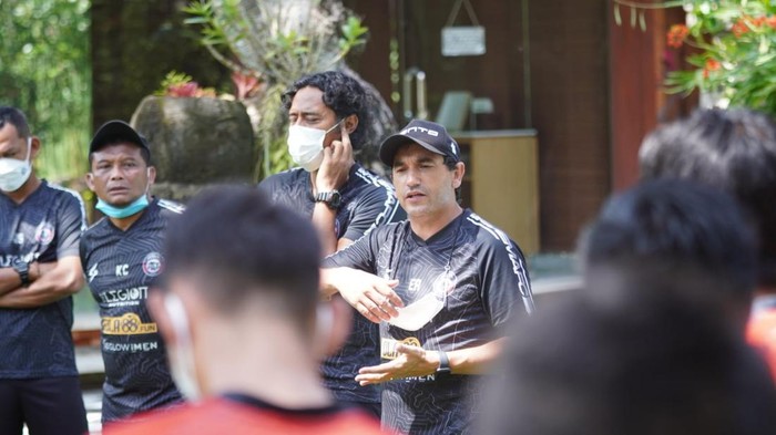Pelatih Arema FC Eduardo Almeida