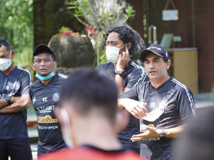 Pelatih Arema FC Eduardo Almeida