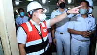 Beginilah aksi Direktur Usaha Angkutan Penumpang PT PELNI (Persero) Yahya Kuncoro dalam mempersiapkan seluruh armada kapal PELNI agar selalu memberikan rasa aman dan nyaman pada seluruh penumpang di Indonesia.