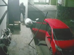 Detik-detik Maling di Ciamis Gondol Rokok Senilai Rp 80 Juta