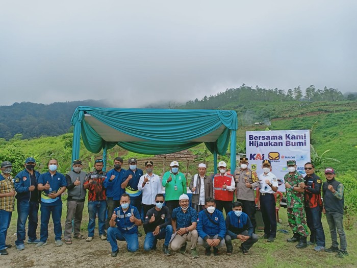 Penghijauan di Desa Cibereum
