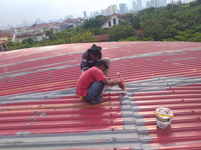 Perbaikan atap JIRTA. (Dok DIspora DKI Jakarta)