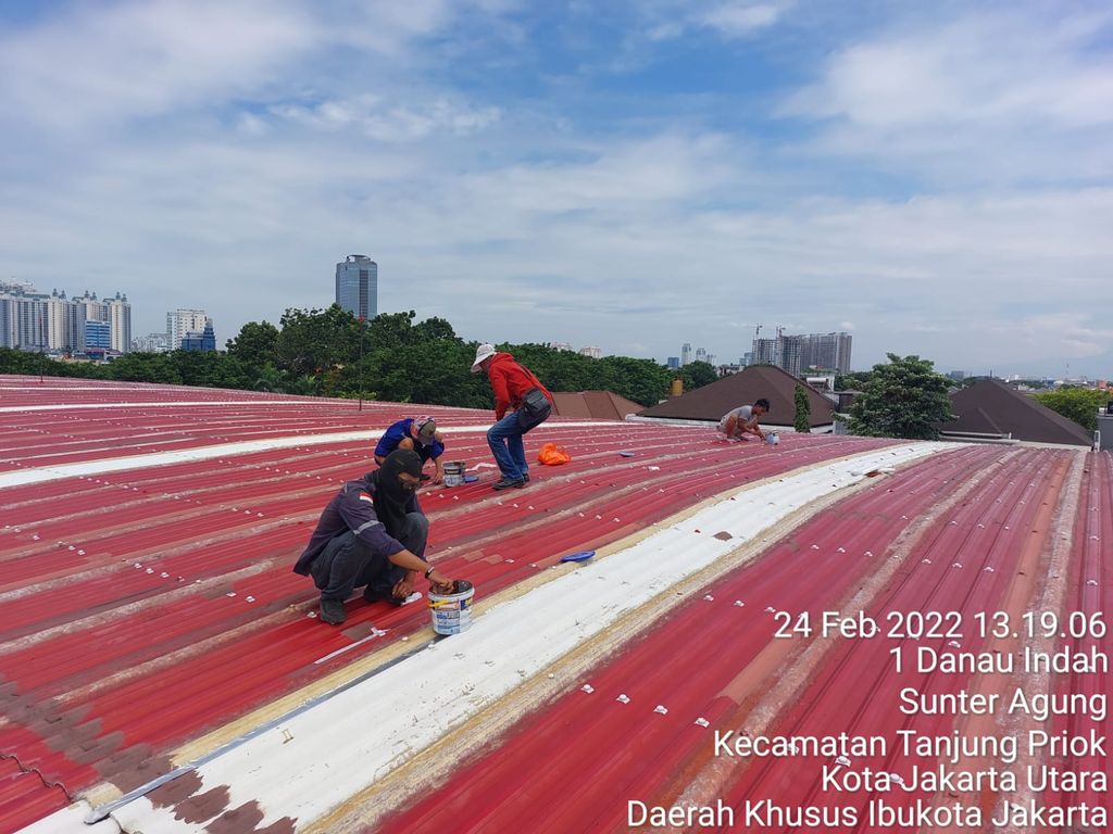 Perbaikan atap JIRTA. (Dok DIspora DKI Jakarta)