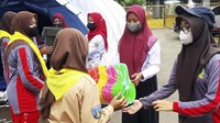 PMI Provinsi DKI Jakarta mengirim bantuan berupa cleaning kit sebanyak 80 paket, PHBS sebanyak 200 paket, wipol sebanyak 5 dus, tisu basah sebanyak 10 dus, serta handscoon sebanyak 2 dus.