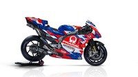 Tim pabrikan sudah, mari beranjak ke tim-tim satelit. Pramac Racing yang dipakai Johann Zarco dan Jorge Martin masih setia dengan kombinasi merah putih biru. Foto: Dok. Pramac Racing