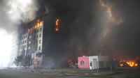 Pusat logistik itu hancur akibat serangan dari invasi Rusia.  