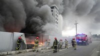 Perang sedang terjadi di Ukraina, yang digempur Rusia, sejak pekan lalu. Beberapa kota Ukraina sudah direbut Rusia, dengan total korban jiwa sudah mencapai ratusan orang. Foto: Efrem Lukatsky/AP