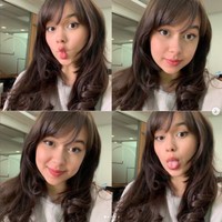 Unggahan akun @aanstory yang memperlihatkan kebersamaan keduanya pun tampak diunggah ulang oleh Fadly dan Rebecca di akun Instagramnya masing-masing. Tampaknya keduanya sudah tak malu-malu lagi untuk memperlihatkan kebersamaannya. Foto: Instagram/@rklopperr