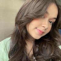 Punya paras cantik dan kebule-bulean, nggak heran jika Rebecca berhasil membuat Fadly jatuh hati. Kalau menurutmu, keduanya benar pacaran nggak ya? Foto: Instagram/@rklopperr