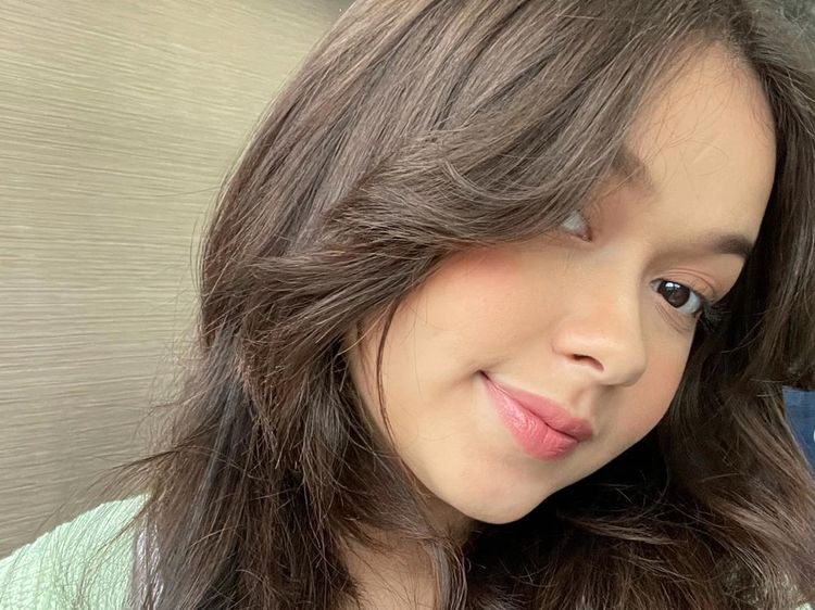 7 Potret Manisnya Senyuman Rebecca Klopper