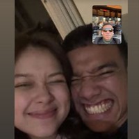 Salah satu akun Instagram yang merupakan sahabat dari Rebecca & Fadly, @aanstory tampak mengunggah foto ketika dirinya sedang melakukan video call bersama Fadly dan Rebecca. Bucin teroosss @fadlyfsl_ @rklopperr, tulis keterangan dalam uggahan tersebut. Foto: Instagram/@rklopperr