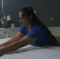 Beginilah penampakan salah satu ruang bersalin di rumah sakit Cedars Sinai. Ruang tersebut tampak minimalis dan juga bersih. Dengan demikian para pasien pun bisa merasa nyaman. Foto: YouTube/Cedars-Sinai