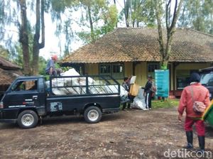 Duh, Setiap Bulan Ada 100-150 Kg Sampah Pendaki Dibersihkan di Kawah Ijen