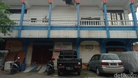 Kolam renang Sellys, yang sebelumnya bernama Yulis ini berlokasi di Jalan Rancagoong Kecamatan Batununggal, Kota Bandung. Tak jauh dari Trans Studio Mall, atau bisa ditempuh dalam waktu sekitar delapan menit. (Sudirman Wamad/detikcom)