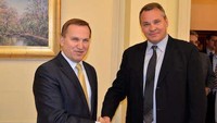 Dia menghabiskan karir bisnisnya sebagian besar di negara Paman Sam, menjadi warga negara Italia, Rusia, dan Argentina. Dia mendirikan perusahaan termasuk KMGI Group dan TransparentBusiness.