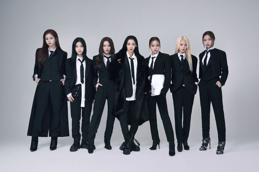 Girlband XG beranggotakan Jurin, Chisa, Harvey, Hinata, Juria, Maya, dan Cocona.