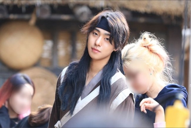 Ahn Hyo Seop memulai debut akting lewat drama Korea Splash Love pada 2015. Popularitasnya meningkat setelah membintangi drama Korea Queen of the Ring dan My Father is Strange pada 2017. Foto: dok. MBC