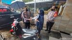 Aksi Kapolresta Bandung Kembalikan Motor Hasil Curian ke Pemiliknya